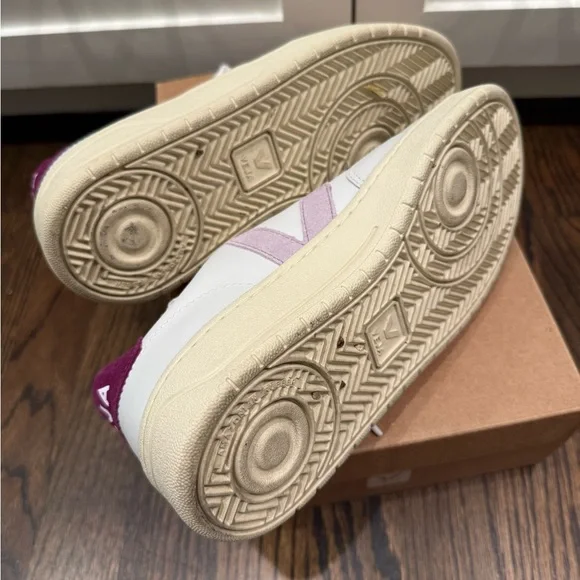 Veja Women's V-12 Sneakers - Picture 3 of 5